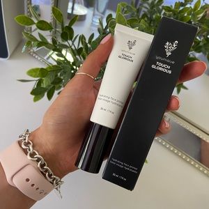 younique Touch Glorious Hydrating Face Primer